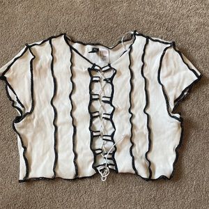 H&M Tied Up Black and White Cropped Top worn twice - excellent condition